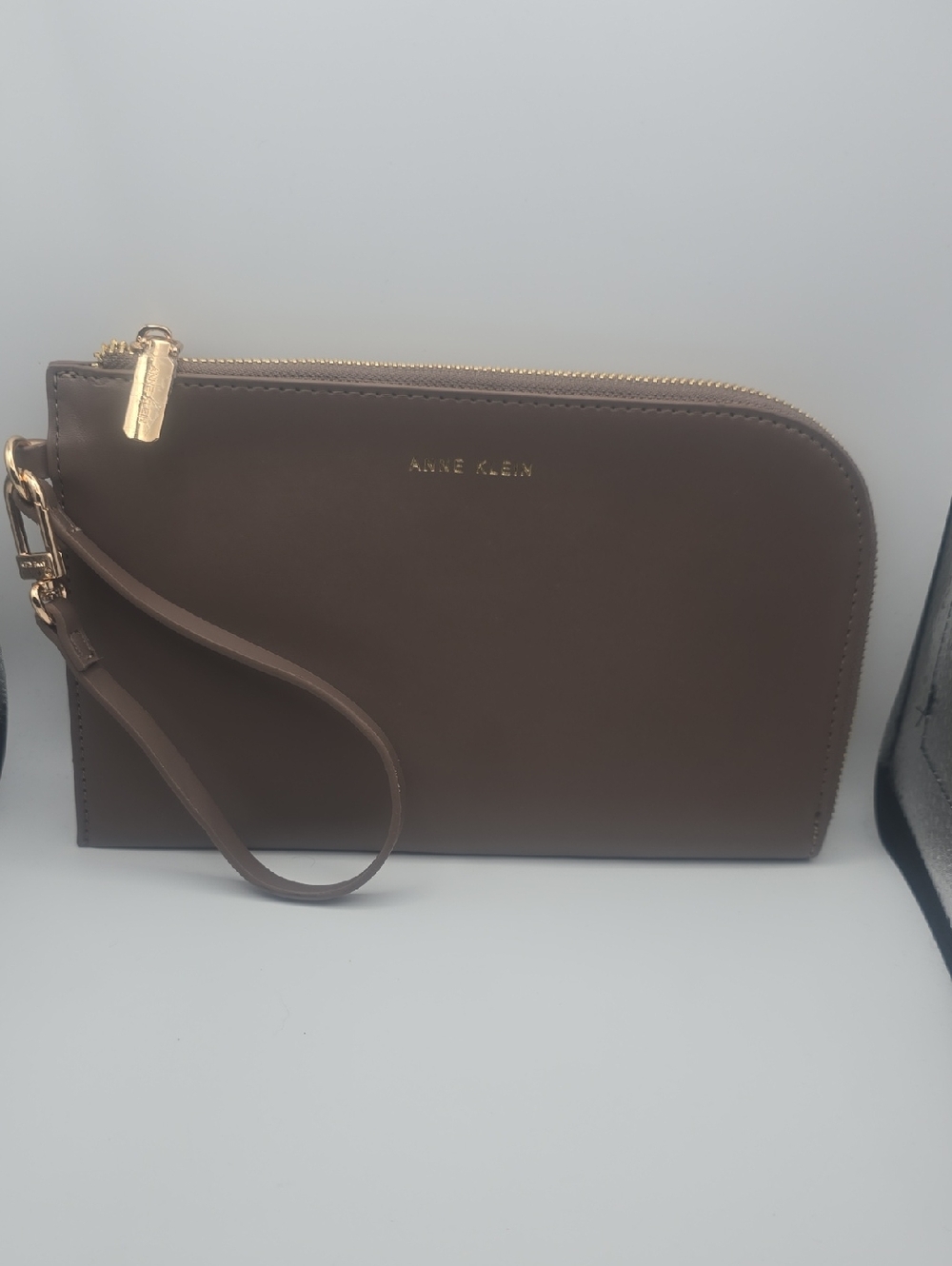 Anne Klein Mauve Brown Purple W/ Gold Hardware Zip Med Wristlet Clutch (NWOT)✨️